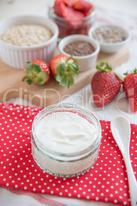 Joghurt mit Erdbeeren