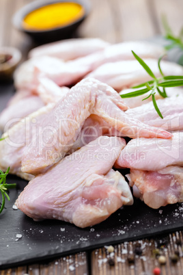 raw chicken wings