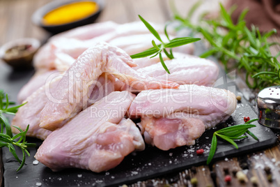 raw chicken wings