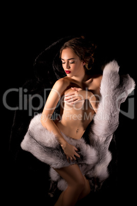 Gorgeous nude model posing with rich fur