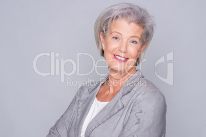 Studioporträt einer Frau reiferen Alters