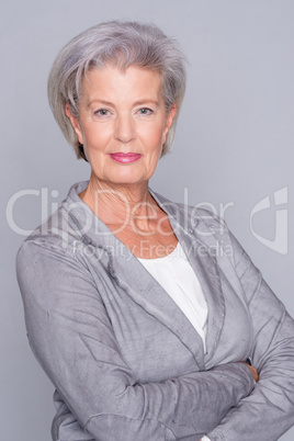 Studioporträt einer Frau reiferen Alters