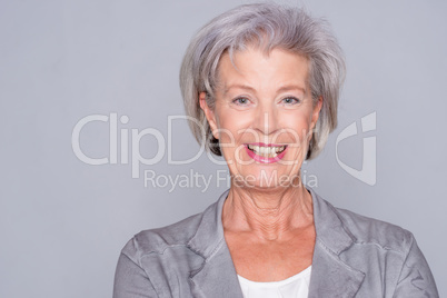 Lächelnde Seniorin Lächelnde Seniorin