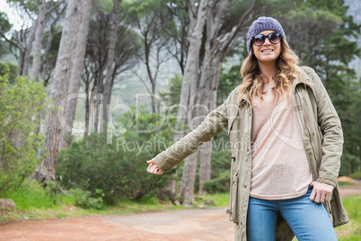 Hitch hiking woman with sunglasses