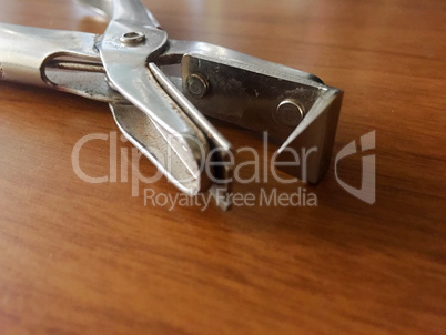 Staple remover