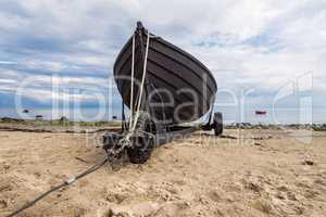 Fischerboot und Trailer auf der Insel Rügen