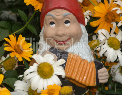 Gartenzwerg mit Harmonika