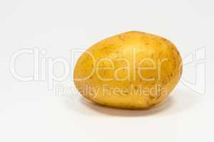 Kartoffel freigestellt auf weißem Hintergrund