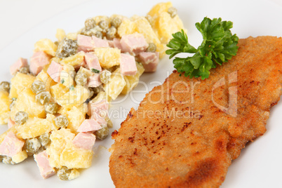 Schnitzel und Kartoffelsalat