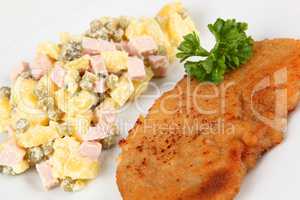 Schnitzel und Kartoffelsalat