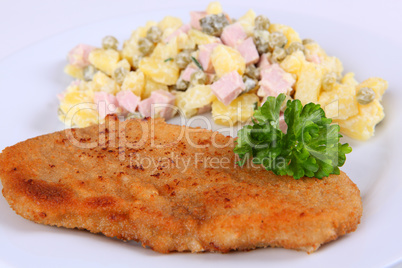 Schnitzel und Kartoffelsalat