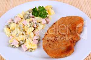 Schnitzel und Kartoffelsalat