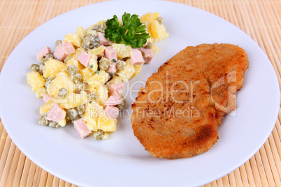 Schnitzel und Kartoffelsalat