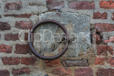 Eisenring an einer Mauer