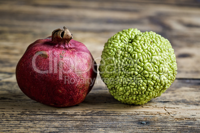 Granatapfel und Milchorange
