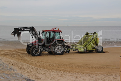 Saisonvorbereitung am Strand