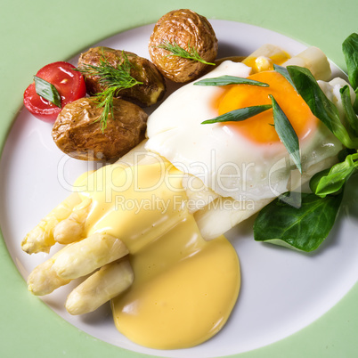 asparagus with fried egg