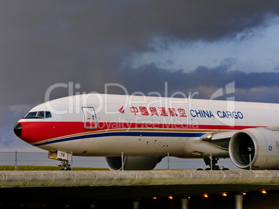 China Cargo auf Flughafenbrücke