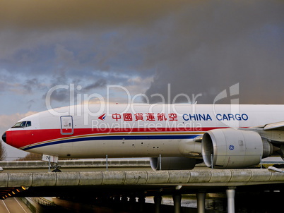 China Cargo auf Flughafenbrücke