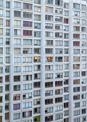 Fassade eines modernen Wohngebäudes in Paris, Frankreich