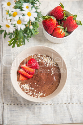 Schokoladen Bananen Pudding mit Früchten