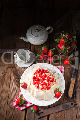 Pavlova with strawberries