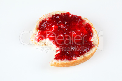 Brötchen mit Marmelade