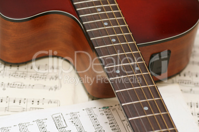 Gitarre und Noten