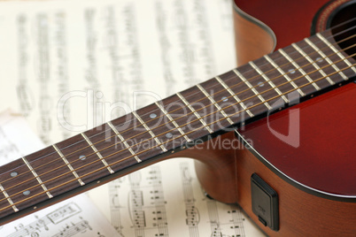 Gitarre und Noten