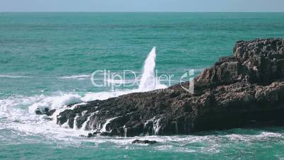 Ocean Waves Breaking on Rock Boca do Inferno, synny weather