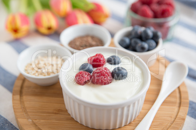 Joghurt mit Beeren