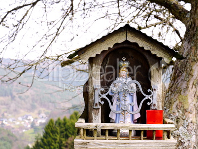 Marienstatue im Bildstock