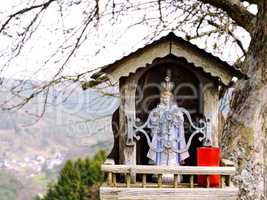 Marienstatue im Bildstock