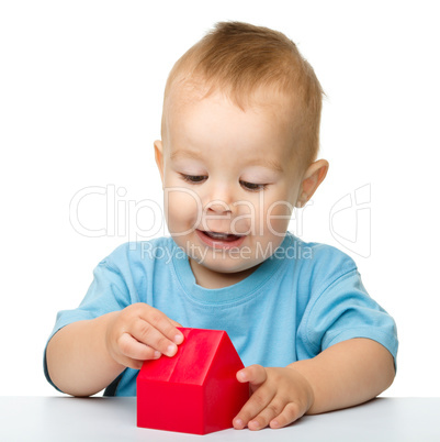 Little boy plays with building bricks