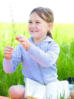 Little girl is studying plants