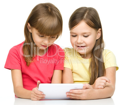 Children are using tablet