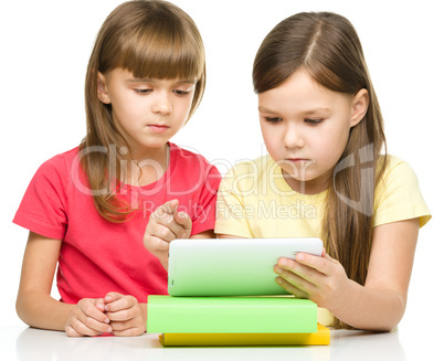 Children are using tablet