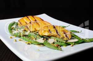 Salad of green beans with peaches