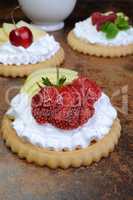 Tartlets with cream and berries