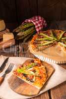 green asparagus pizza
