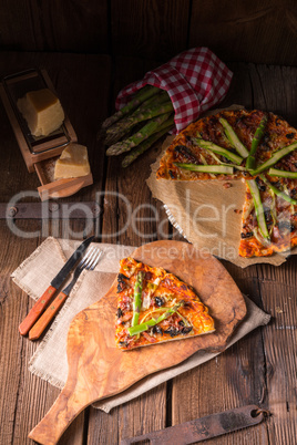 green asparagus pizza