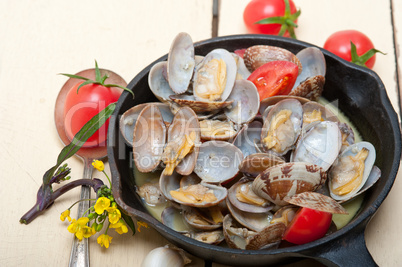 fresh clams on an iron skillet