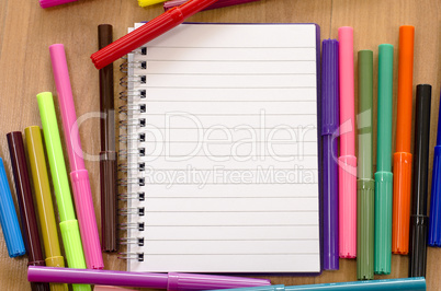 Felt-tip pen and notepad