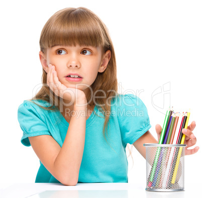 Little girl with color pencils