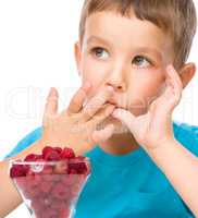 Little boy with raspberries