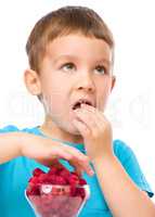 Little boy with raspberries