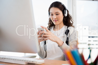 A business woman is typing on her phone