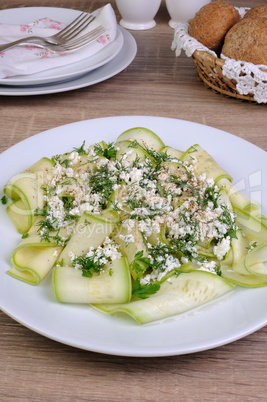 Salad from zucchini with ricotta