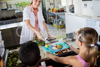 Cooker serving children