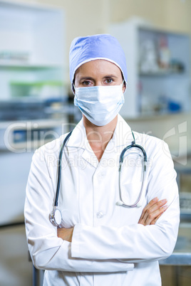 Portrait of vet with mask posing with crossed arms